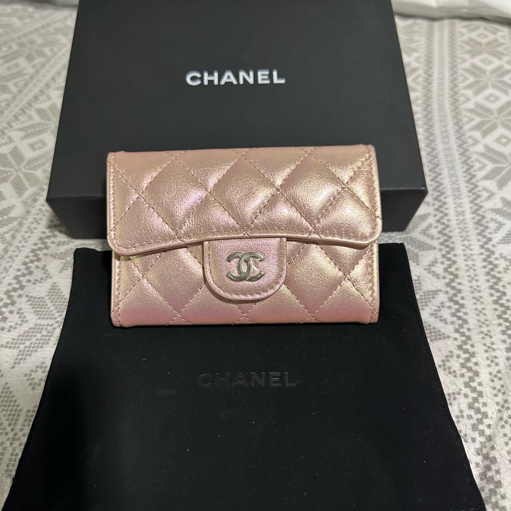*SOLD* Chanel 21k iridescent pink card holder